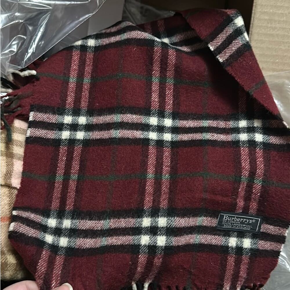 BURBERRY Lambs Wool SCARF - Picture 2 of 7